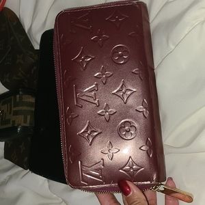 Authentic Vernis (Cranberry color) Zippy Wallet